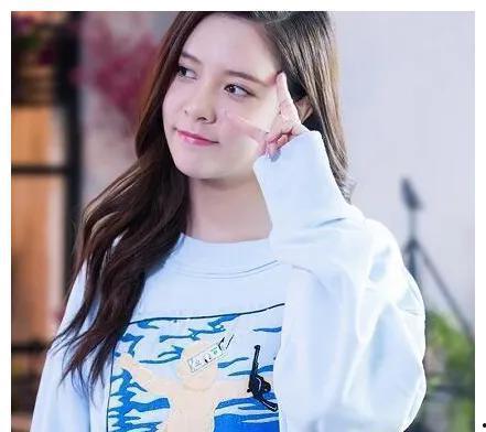 男女艺人最新情感爆料大全,明星恋情揭秘，甜蜜与纠葛并存